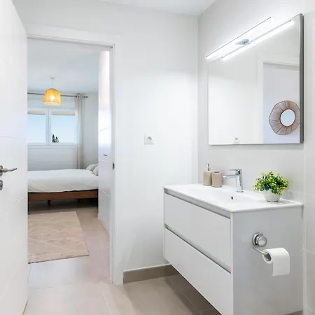 Celere Sea Views Ocean View Apartment *